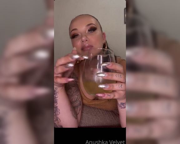 Anushka Velvet aka Anushkavelvet OnlyFans - Wednesday are always better with wine and truffle fries but listen to this while I wait for