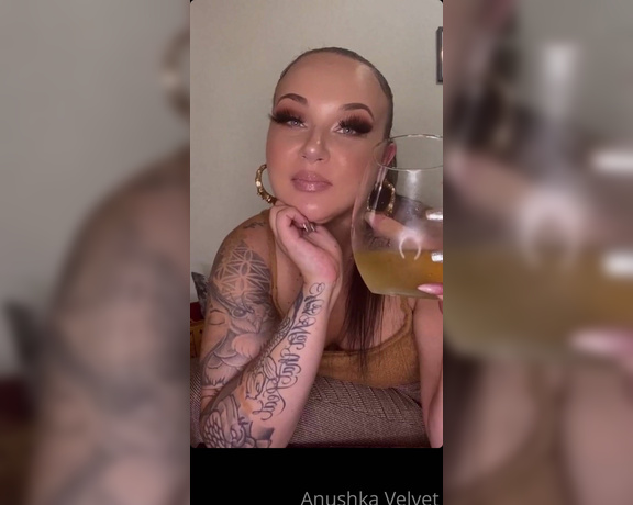 Anushka Velvet aka Anushkavelvet OnlyFans - Wednesday are always better with wine and truffle fries but listen to this while I wait for