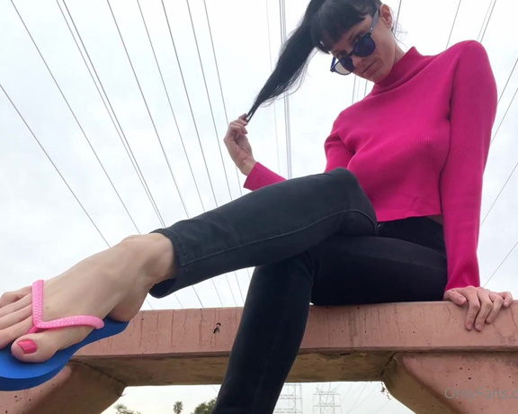 Dalia Maroe aka Missmaroe OnlyFans - Pink Polish Flip Flop Tease  Im kicking it at a public park and showing off my new pink nail pedi