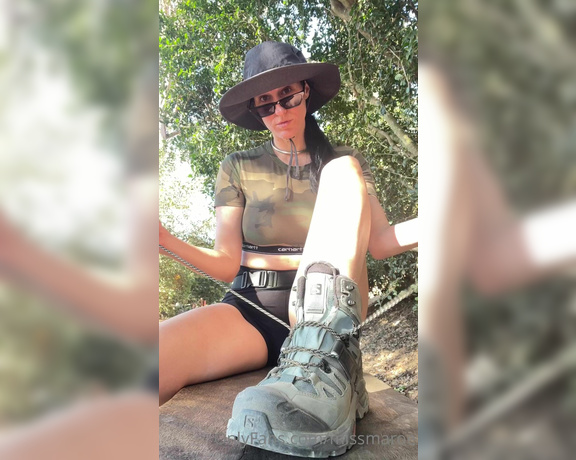 Dalia Maroe aka Missmaroe OnlyFans - Had to stop hiking to air out my sweaty sole