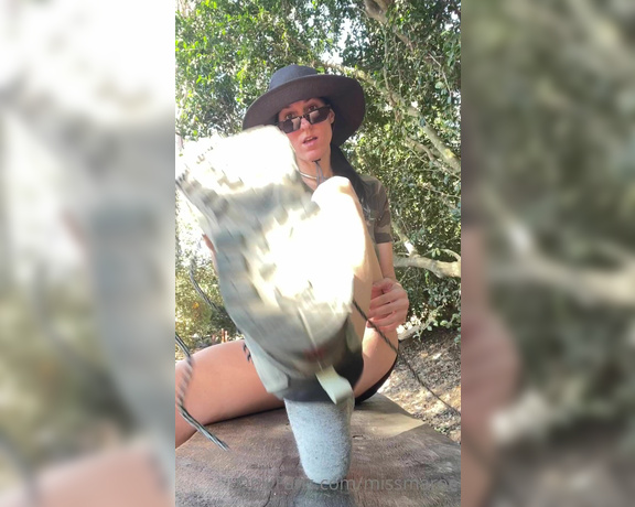 Dalia Maroe aka Missmaroe OnlyFans - Had to stop hiking to air out my sweaty sole