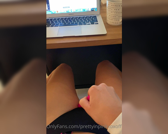 Pretty in Pink aka Prettyinpinkxoxofficial OnlyFans - Squirting during lunch break 2