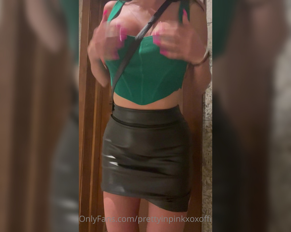 Pretty in Pink aka Prettyinpinkxoxofficial OnlyFans - Leather skirt on vacay