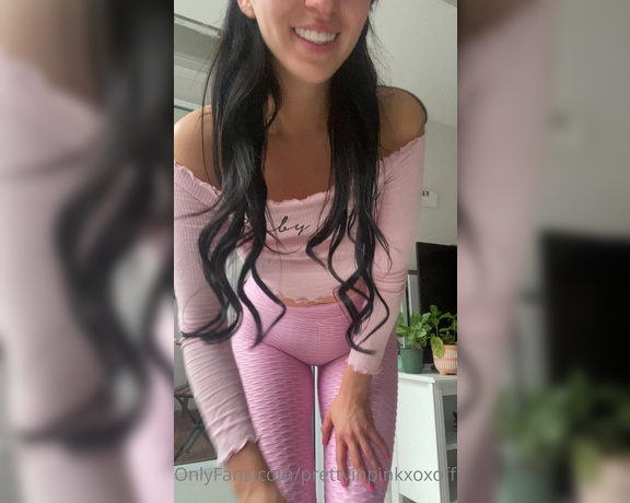 Pretty in Pink aka Prettyinpinkxoxofficial OnlyFans - Cutest squirter you’ve ever seen… right! 1