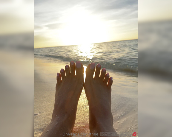 Thee Celestial foot goddess aka Thee_celeste OnlyFans - Beach Toesday vibes