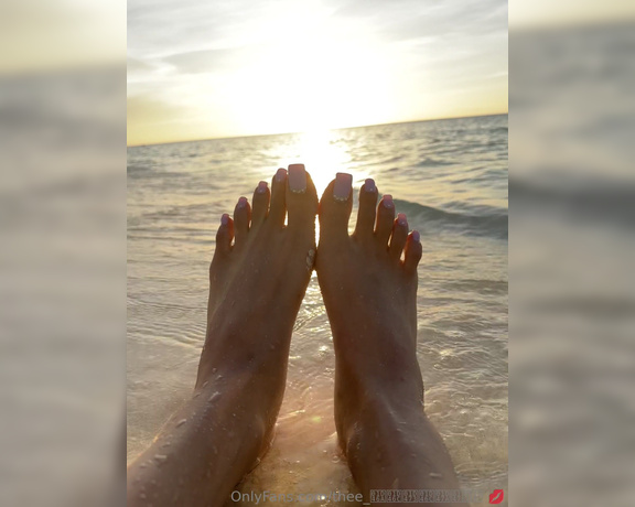 Thee Celestial foot goddess aka Thee_celeste OnlyFans - Beach Toesday vibes