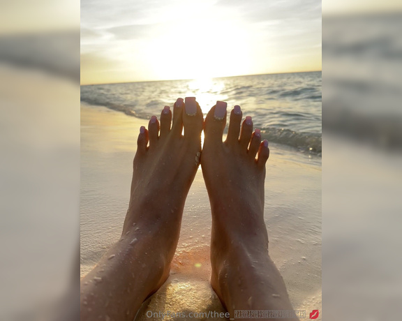 Thee Celestial foot goddess aka Thee_celeste OnlyFans - Beach Toesday vibes