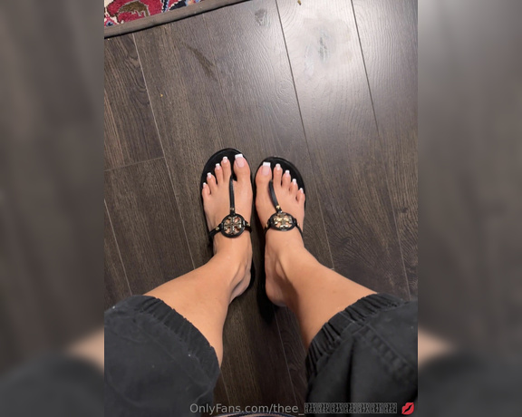 Thee Celestial foot goddess aka Thee_celeste OnlyFans - Happy Boxing day and Toesday