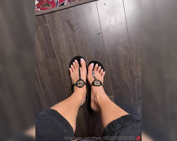 Thee Celestial foot goddess aka Thee_celeste OnlyFans - Happy Boxing day and Toesday