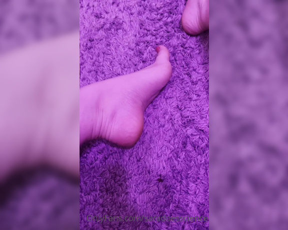 Goddess Sara aka Saradoesscience OnlyFans - I need a pedicure Am I going to have to do it myself