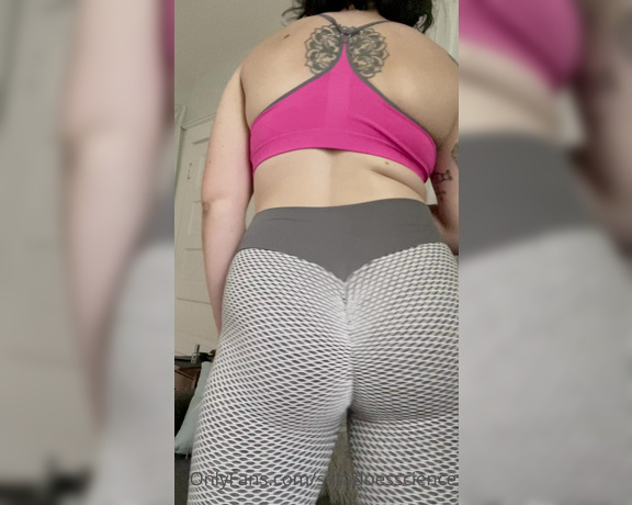 Goddess Sara aka Saradoesscience OnlyFans - Time for some good ol fashion booty worship I shake it, you stroke