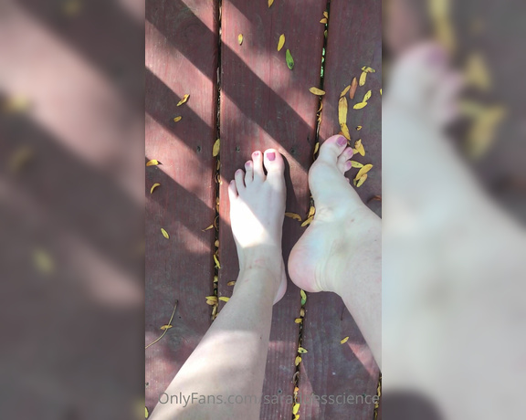 Goddess Sara aka Saradoesscience OnlyFans - Beg if you want my feet to make you cum