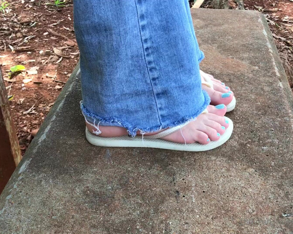 Pezinhos da Amora aka Amorafeetofc OnlyFans - Havaianas