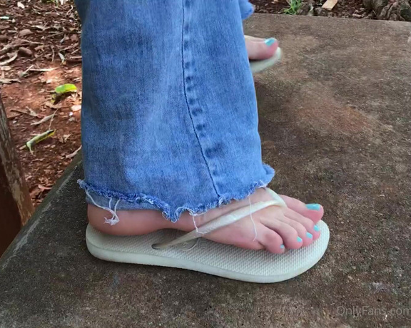 Pezinhos da Amora aka Amorafeetofc OnlyFans - Havaianas