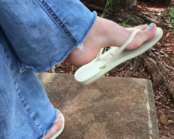 Pezinhos da Amora aka Amorafeetofc OnlyFans - Havaianas