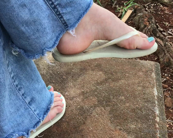 Pezinhos da Amora aka Amorafeetofc OnlyFans - Havaianas