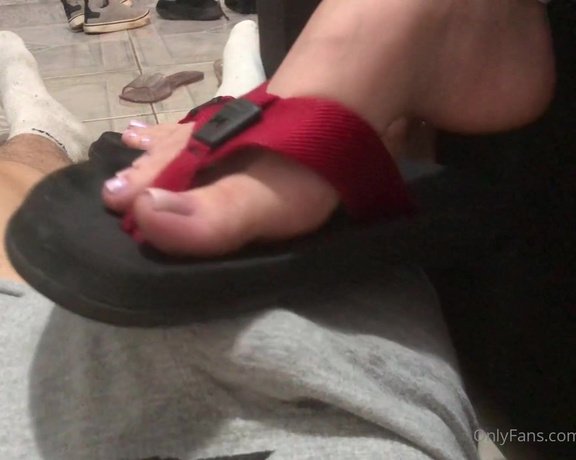 Pezinhos da Amora aka Amorafeetofc OnlyFans - Dangling and footjob, turn your cock hard @mjaime27