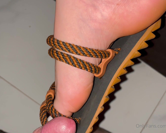 Pezinhos da Amora aka Amorafeetofc OnlyFans - Again while I sleep, he cums on my feet Can’t avoid this pink little soles and French toes