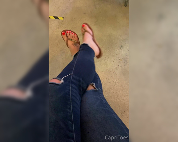 Capri aka Capritoes OnlyFans - Public Flip flop play while I wait for my smoothie to be done what would you do if you were there