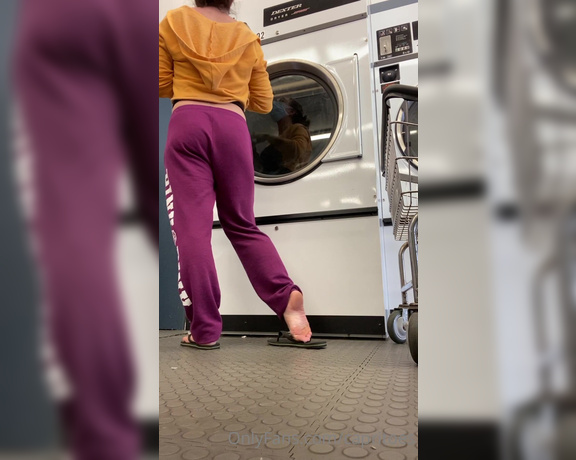 Capri aka Capritoes OnlyFans - Sorry for the delay My wifi suckssss My showing my soles in the laundromat