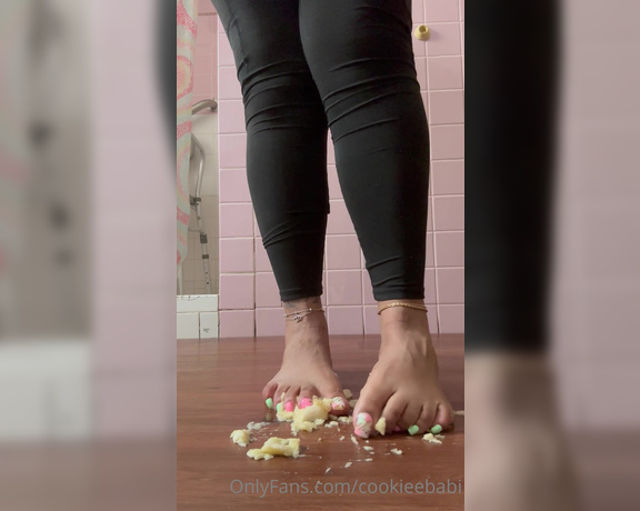 CookieeBaby aka Cookieebabi OnlyFans - Watch Me Smash This Banana