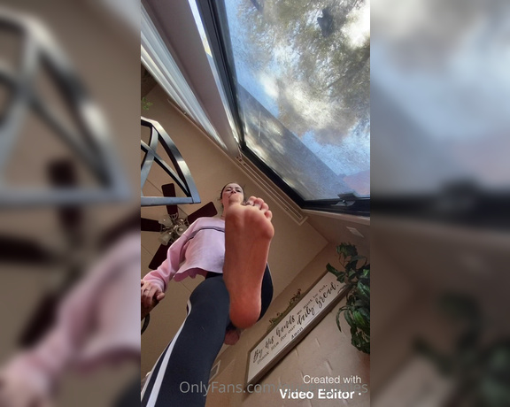 Gia Marie aka Queengsoles OnlyFans - Giantess, so big compared to you