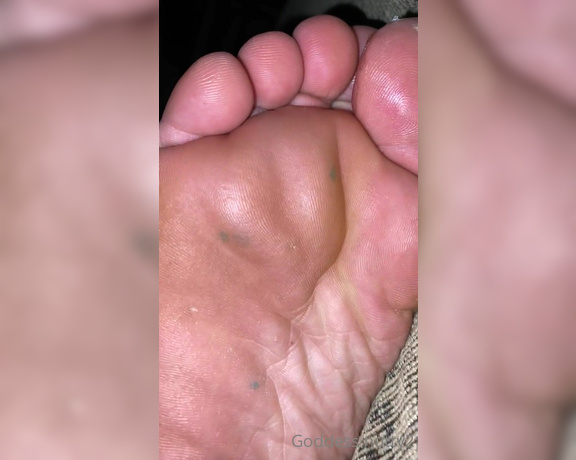 Goddess aka Goddessnutty2 OnlyFans - You sniffed the soles of my feet while I slept