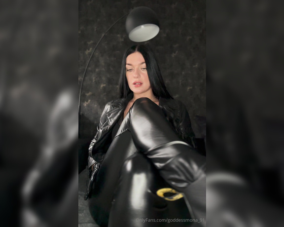 Goddess Mona aka Goddessmona_91 OnlyFans - Leder unterstreicht meine mchtige Aura perfekt Leather underlines my powerful aura perfectly