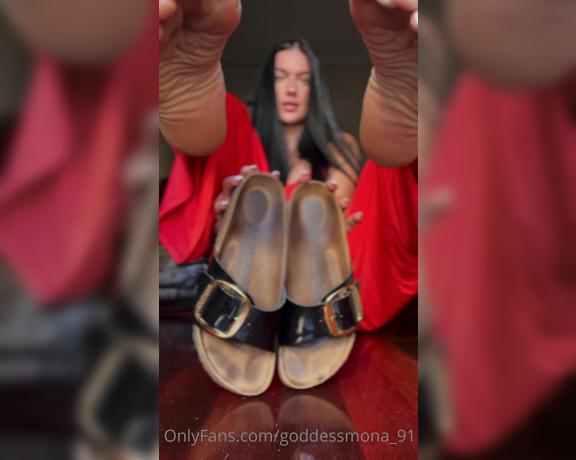 Goddess Mona aka Goddessmona_91 OnlyFans - Diese Fe , diese Birkenstock , diese GODDESS  Ich habe mich so fest in dein Gehirn eingebrannt