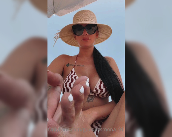 Goddess Mona aka Goddessmona_91 OnlyFans - Du und ich am Strand Dein Job ist dir bewusst Mund auf , Fu rein , lutschen !!!! You and me on the