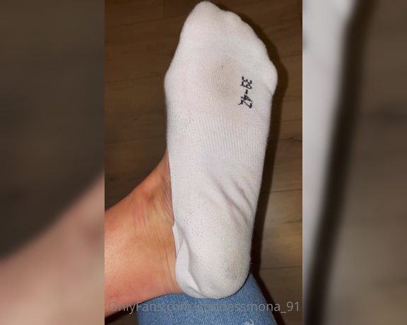 Goddess Mona aka Goddessmona_91 OnlyFans - Fr Tag Nummer 1 in diesen Socken nicht schlecht Not bad for day number 1 in these socks