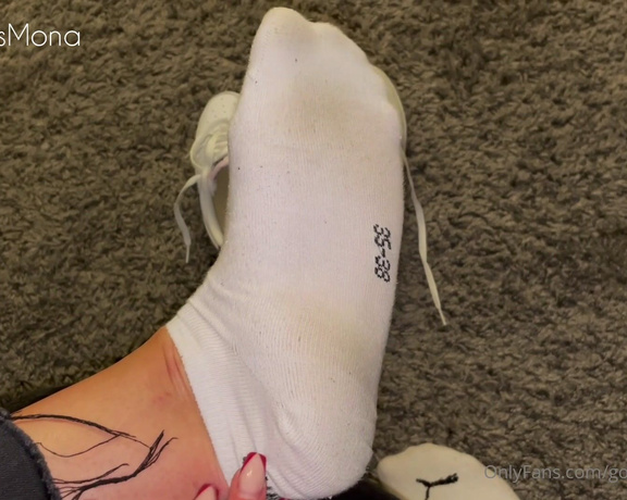 Goddess Mona aka Goddessmona_91 OnlyFans - Bei mir wirst du NIEMALS frische Socken bekommen you will NEVER get fresh socks from me 1