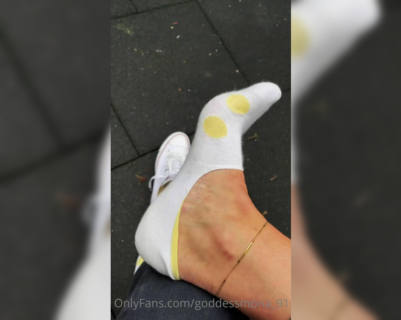 Goddess Mona aka Goddessmona_91 OnlyFans - Tag 1 in den sen Sckchen  Die Frage ist , wie lange bleiben sie S  Day 1 in the cute socks