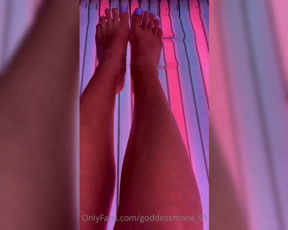 Goddess Mona aka Goddessmona_91 OnlyFans - Ich war gerade eine Runde relaxen und dachte mir ich bin mal so nett und gestatte dir einen kurzen