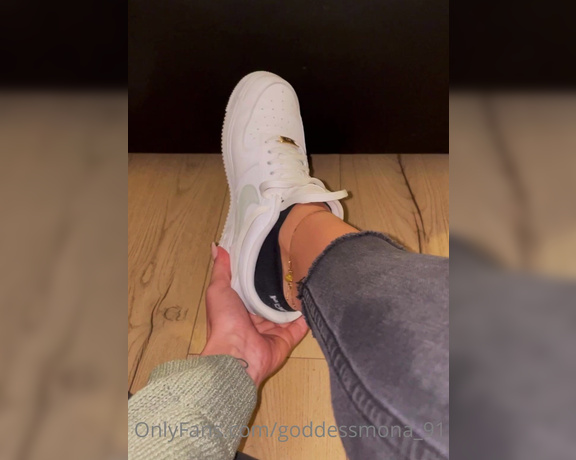 Goddess Mona aka Goddessmona_91 OnlyFans - Nike Air Force 1 werden einfach immer die besten Sneaker zum schwitzen sein  Nike Air Force 1 w 1