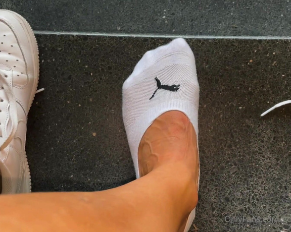 Goddess Mona aka Goddessmona_91 OnlyFans - Heute wurden die puma Socken in meinen Nike Air Force weiter bearbeitet wie du mehr als deutlich seh