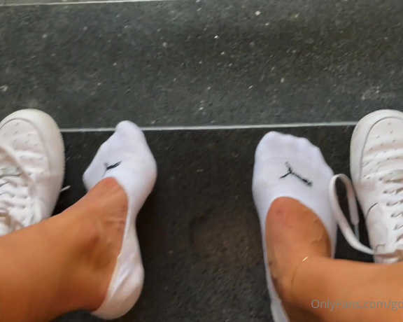 Goddess Mona aka Goddessmona_91 OnlyFans - Heute wurden die puma Socken in meinen Nike Air Force weiter bearbeitet wie du mehr als deutlich seh