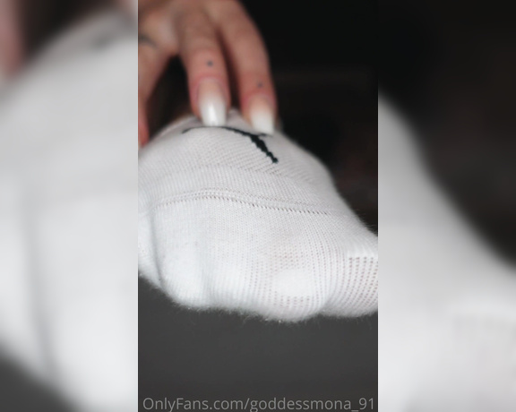 Goddess Mona aka Goddessmona_91 OnlyFans - Kleines Socken Update  Sehen ja noch recht niedlich aus  Wir bleiben dran  Little sock update