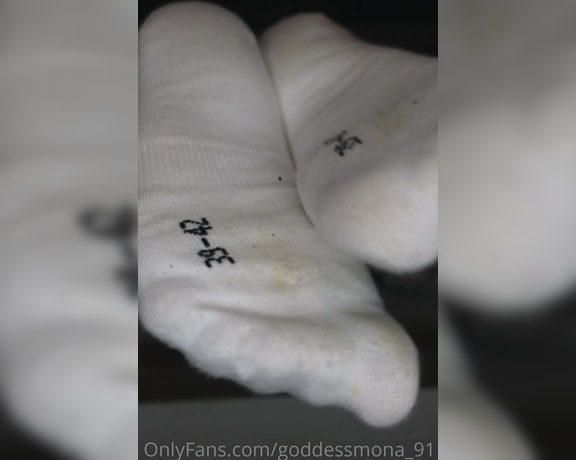 Goddess Mona aka Goddessmona_91 OnlyFans - Kleines Socken Update  Sehen ja noch recht niedlich aus  Wir bleiben dran  Little sock update