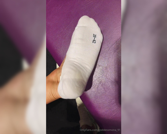 Goddess Mona aka Goddessmona_91 OnlyFans - Socken Update ! Die sind auf jeden Fall endlich richtig on Fire  Wie gerne du wohl beim shoppen