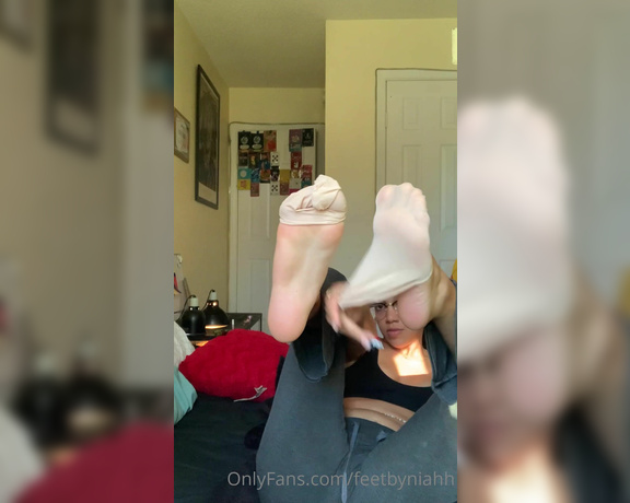 Goddess niah aka Niahnastyyfeet OnlyFans - Shoe removal joi & sneaker smell review 1