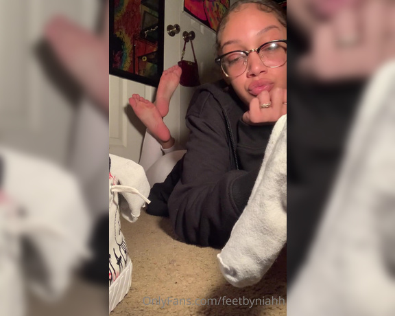 Goddess niah aka Niahnastyyfeet OnlyFans - Smelling my shoes on FaceTime with you