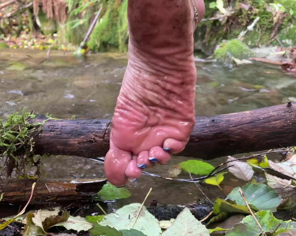 Kala Lehlani aka Lehlani OnlyFans - Cleaning my feet at the river a while ago