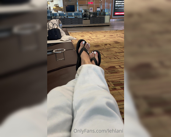 Kala Lehlani aka Lehlani OnlyFans - Airport things ) no one is staring ahah 1