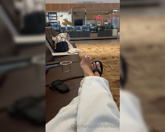 Kala Lehlani aka Lehlani OnlyFans - Airport things ) no one is staring ahah 1