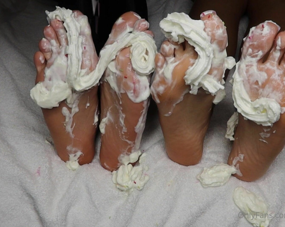 Layafeet aka Layafeetparis OnlyFans - Wanna lick that whipped cream w @ayasfeetgirl