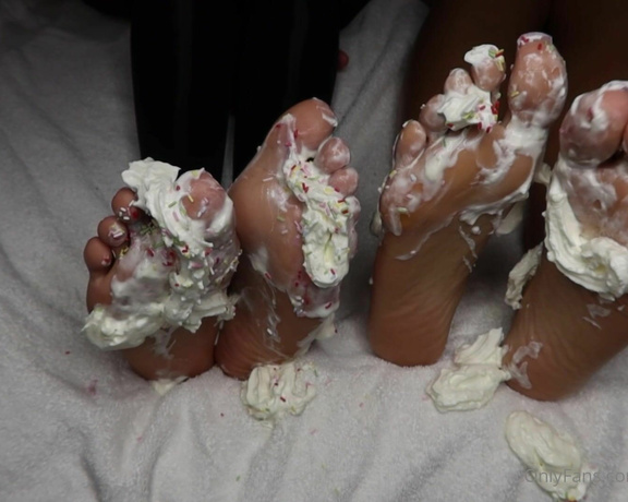 Layafeet aka Layafeetparis OnlyFans - Wanna lick that whipped cream w @ayasfeetgirl