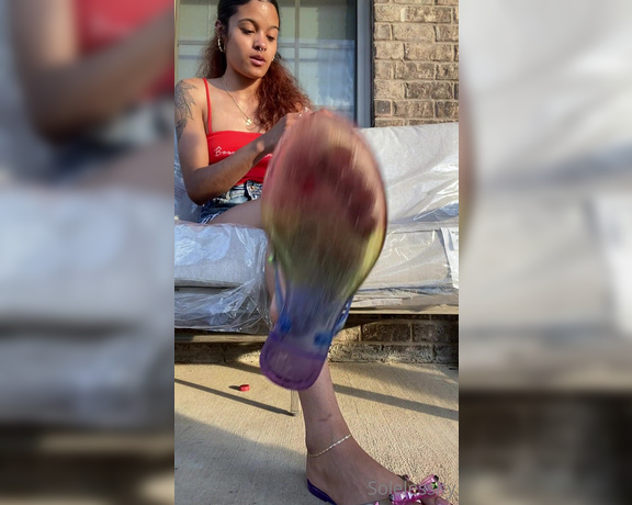 SolelessKy aka Solelessky OnlyFans - Outside fun with me ) be a good boy PSA I’m gettin my legs waxed so kiss a dick