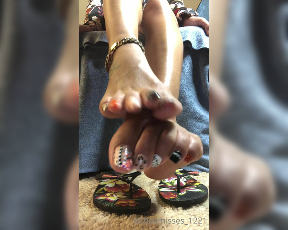 Miss Jaye aka Theemisses_1221 OnlyFans - Don’t cum until I tell you (Flip flop tease)