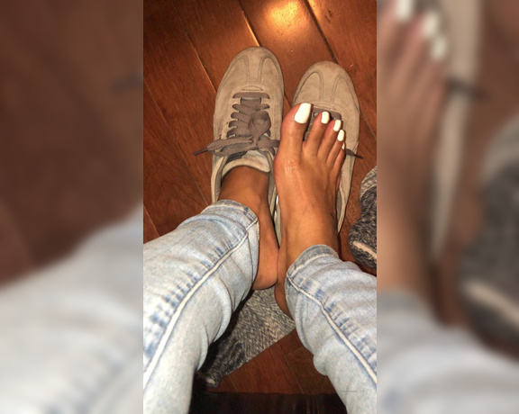 Miss Jaye aka Theemisses_1221 OnlyFans - A little shoe removal after a long day of quarantining